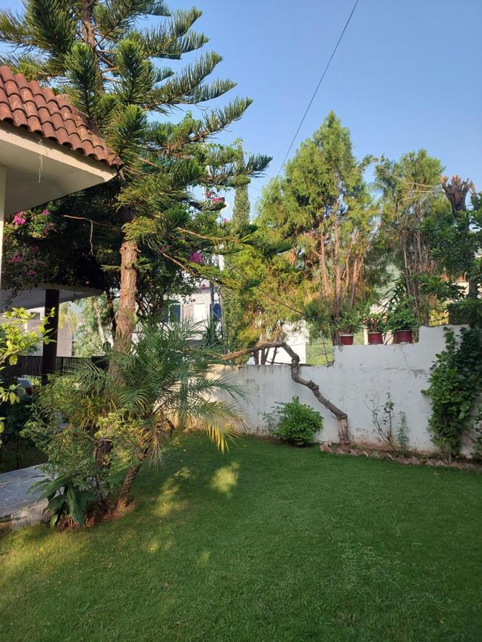 Green Residency, Eco-Friendly Guestrooms available for Families near Islamabad and Murree - Bed and Breakfast