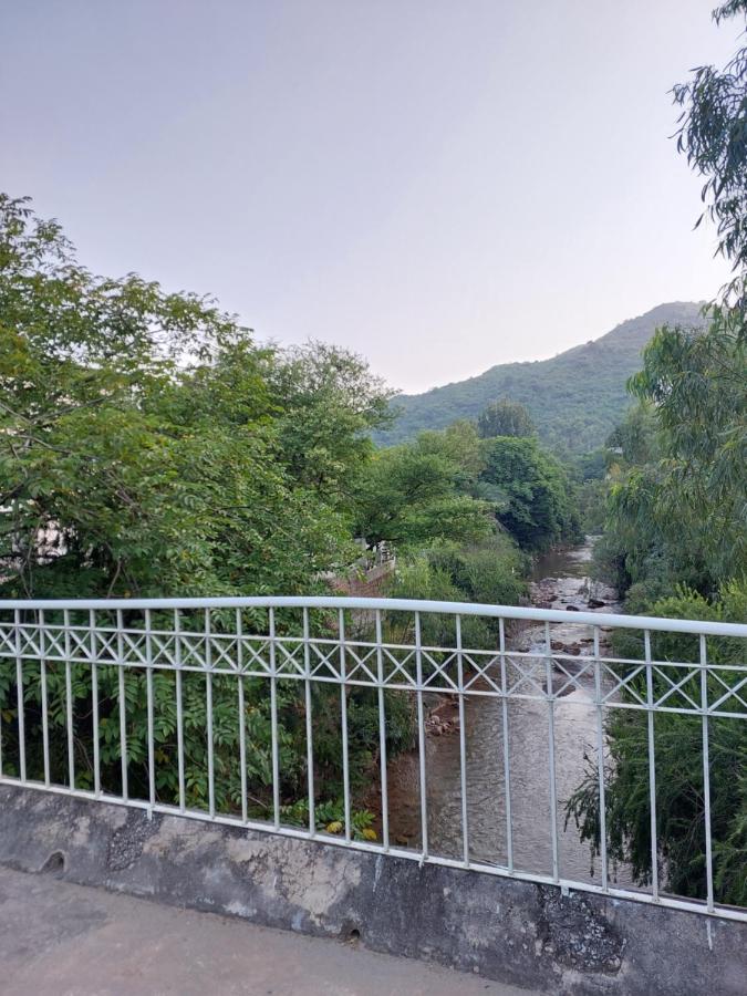 Green Residency, Eco-Friendly Guestrooms available for Families near Islamabad and Murree - Chambres d'hôtes Islamabad