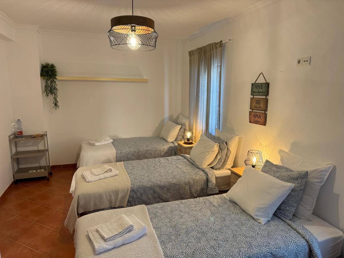 Quarto Triplo com Terraço e Casa de Banho Partilhada - Em Casa de Praia do Almograve T2- Trilho dos Pescadores - B&B