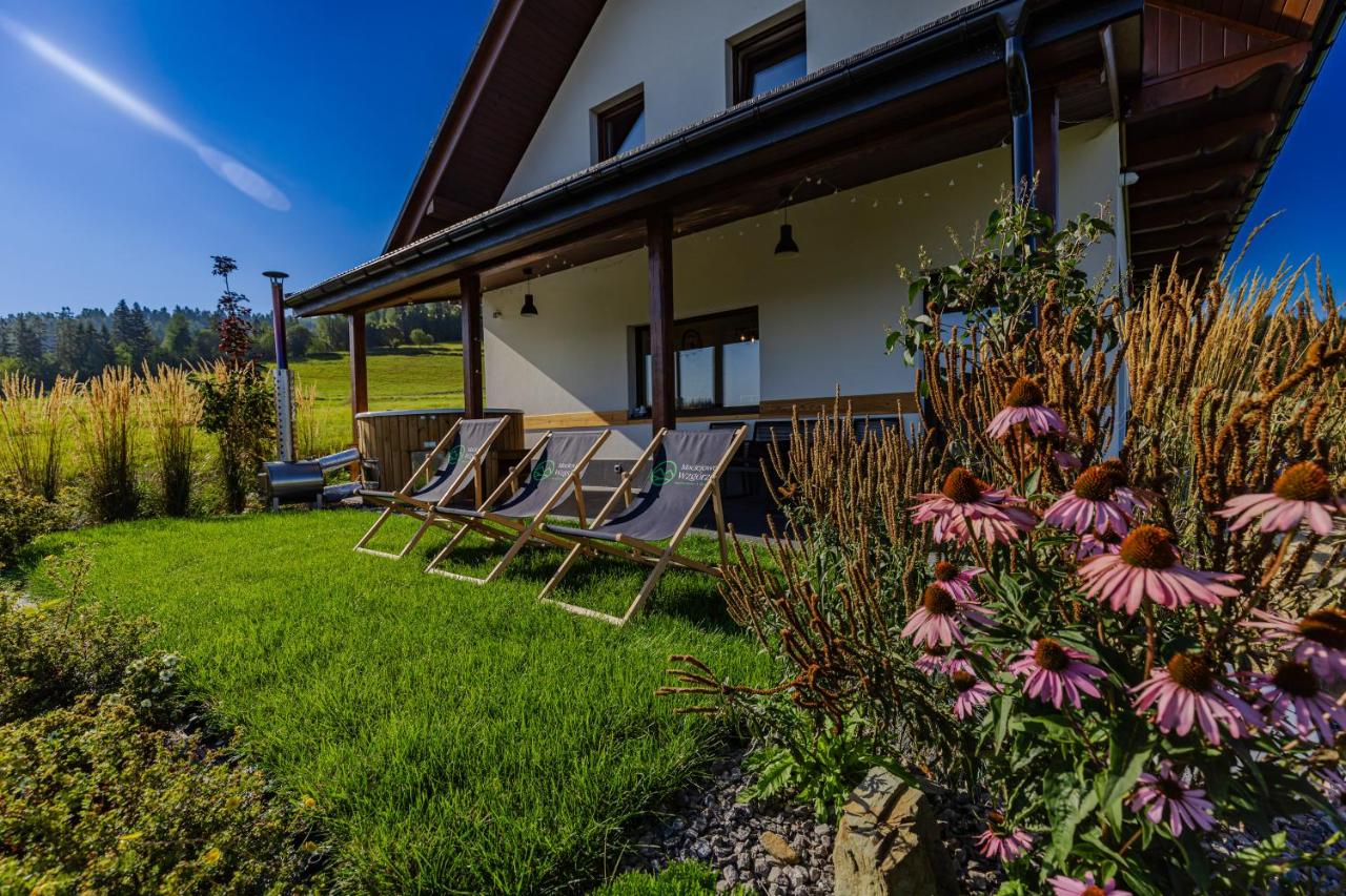 Maciejowe Wzgórze Domek z dwoma niezależnymi apartamentami ze SPA - Sauna, Jacuzzi, Tężnia, Izba Solna i Solankowa, Balia na wyłączność z hydromasażami - B&B