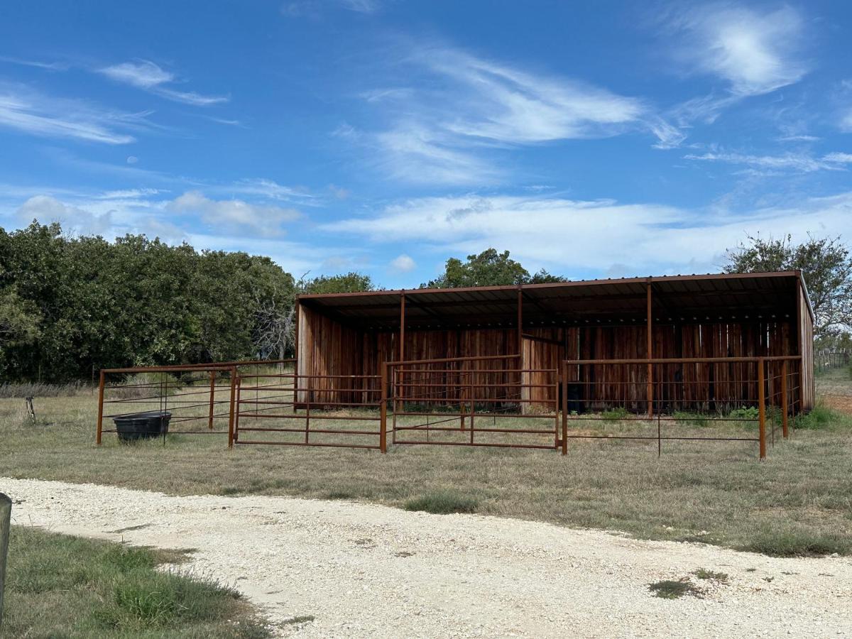 Pool Pet Spacious Studio Location near NASCAR by Vacation Your Way - B&B