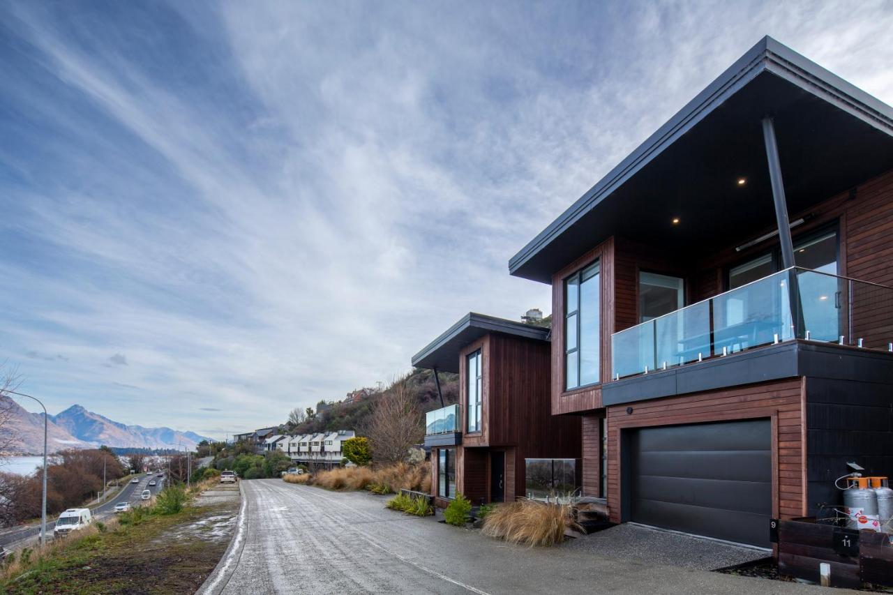 Stylish 2-BR Home, Scenic Balcony, Key Amenities - B&B Distretto di Queenstown