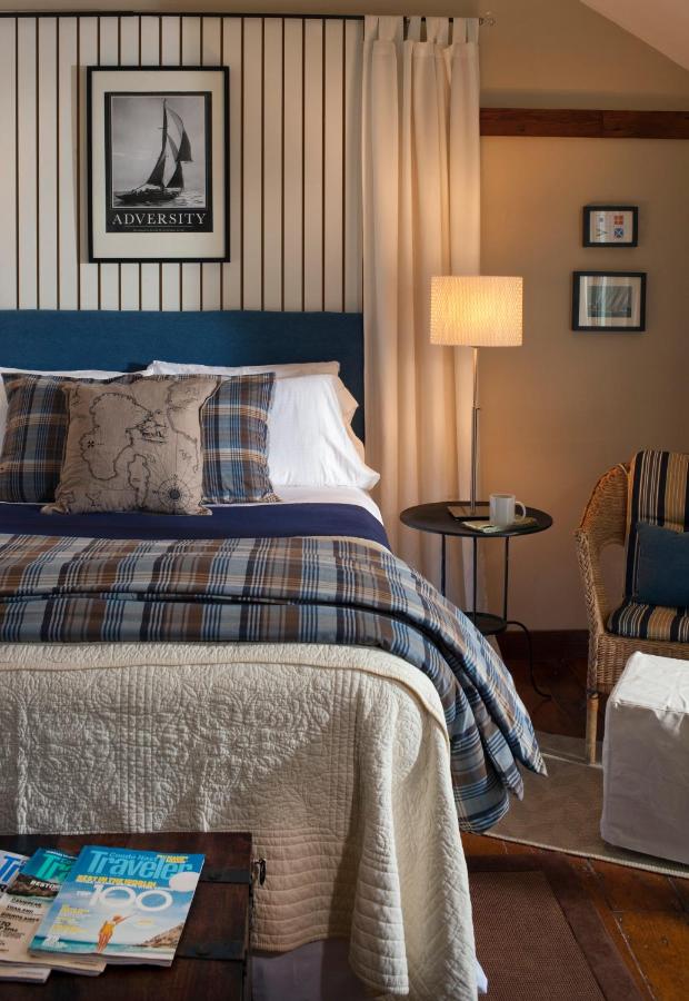 Queen Room in Cottage