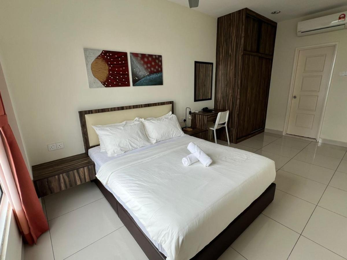 Two-Bedroom Deluxe Apartment with Balcony
