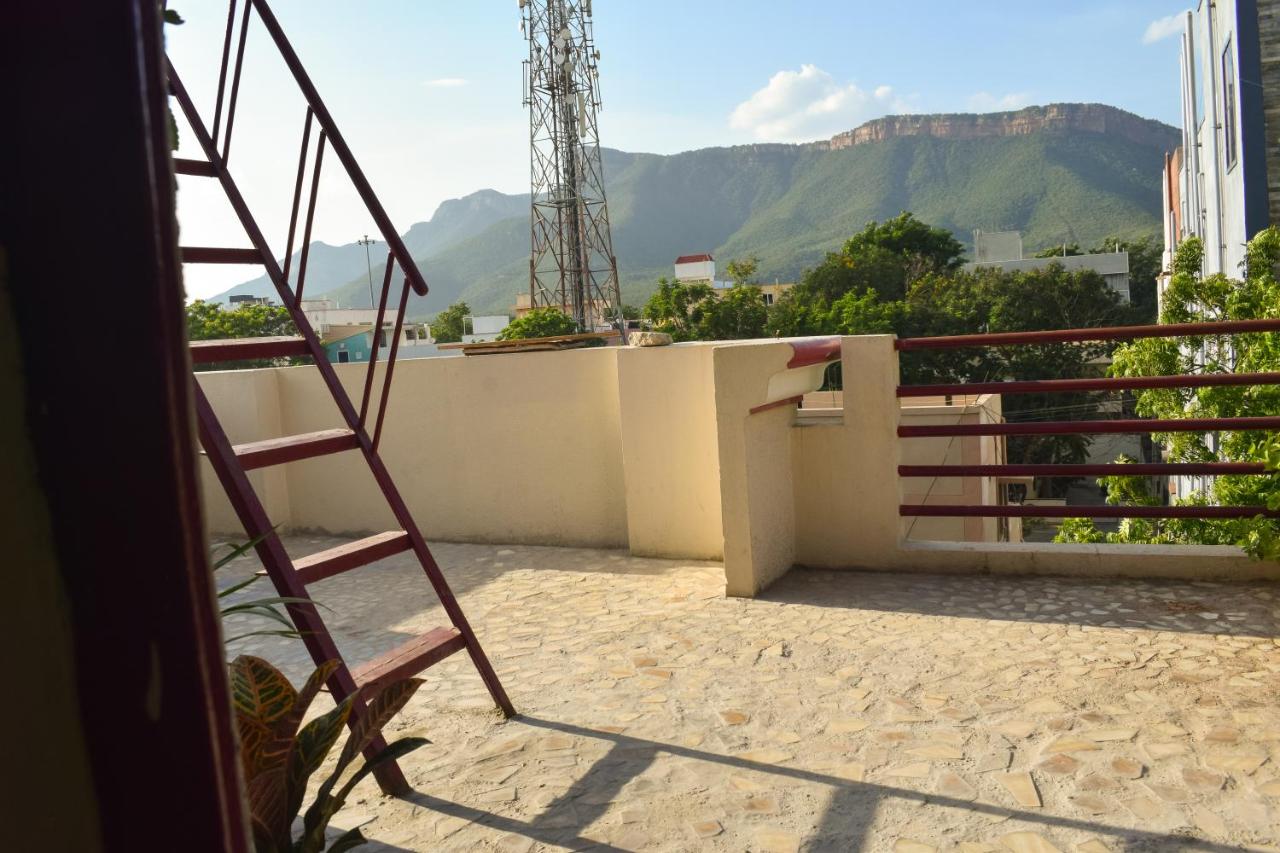 Krish Homestay - B&B