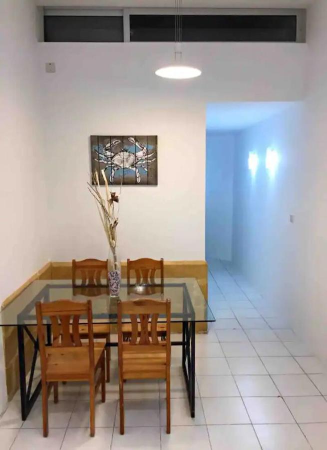 1 Bedroom In The Heart Of St Julians - B&B