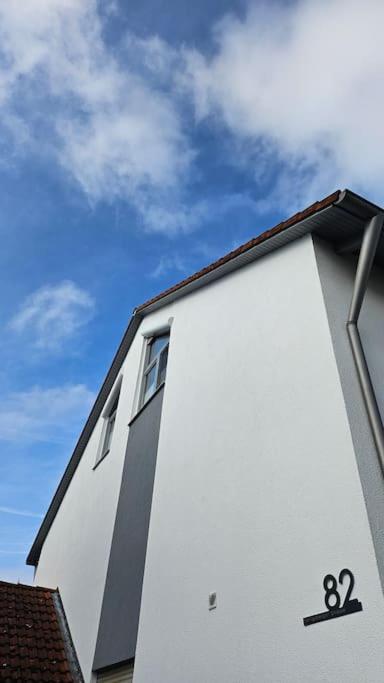 CASA8070 - Exklusive moderne Maisonette-Wohnung 91 qm 4 Zimmer 1-9 Personen in Ingolstadt nähe A9, inklusive Parkplatz am Haus, Netflix, Kaffee, Tee, OKTOBERFEST WIESN SPECIAL 24h self-check-in - B&B Ingolstadt