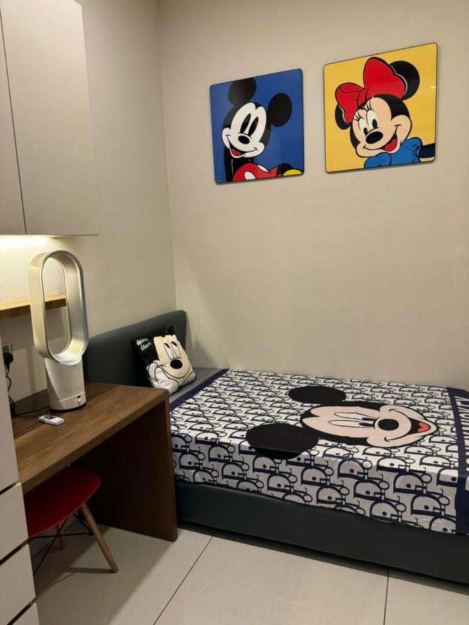 Mickey Mouse Couple 2 Genting Highlands - B&B Genting Highlands