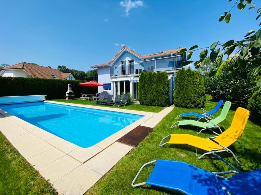 Villa with Pool - Leon's Holiday Homes - B&B Dottikon
