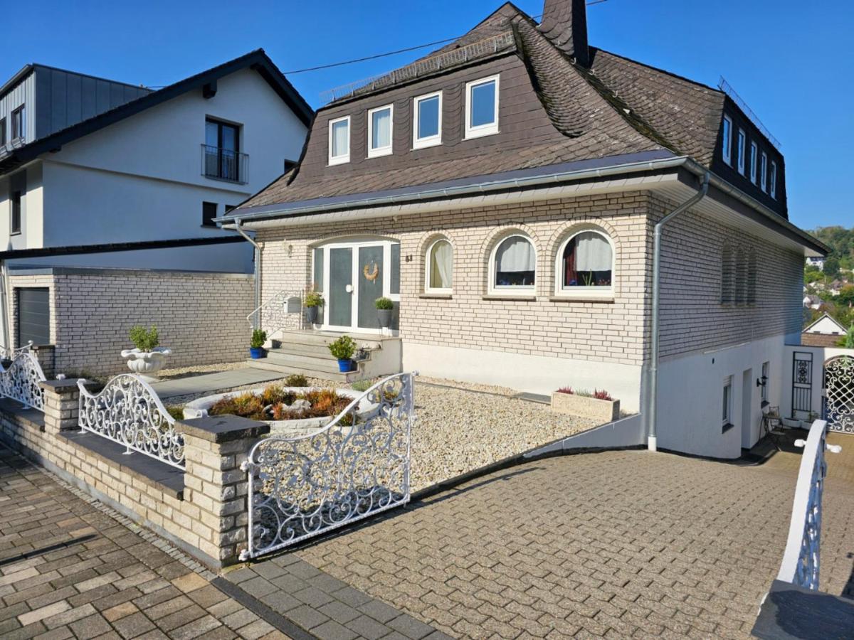 A large Fully Furnished Private Apartment - Ferienwohnung