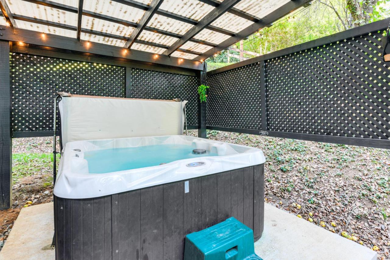 Pickleball Court & Hot Tub: 'Wishbone Cabin' - B&B Waynesville