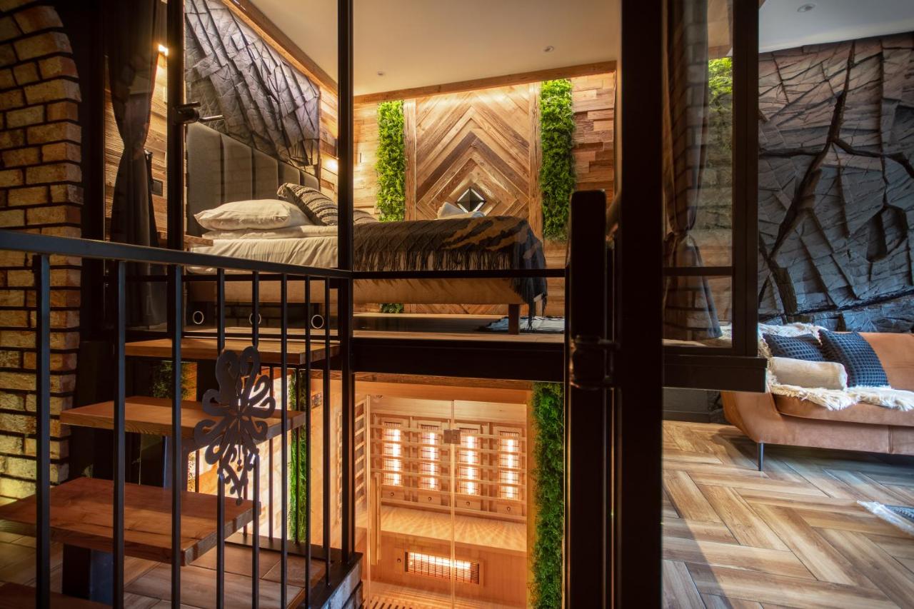Suite with Hot Tub