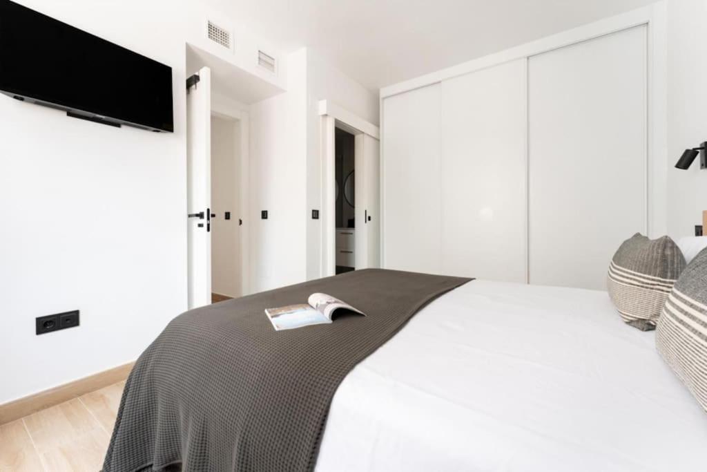 CT 326 - Faro's Fuengirola City Center - Close to Beach & Amenities - Chambres d'hôtes Fuengirola