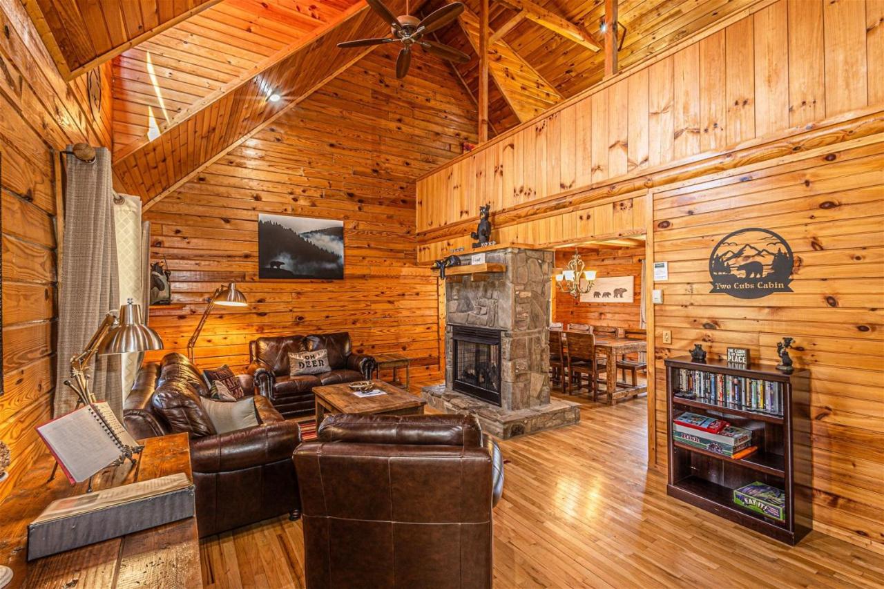 Two Cubs Cabin - Bed and Breakfast Bryson City