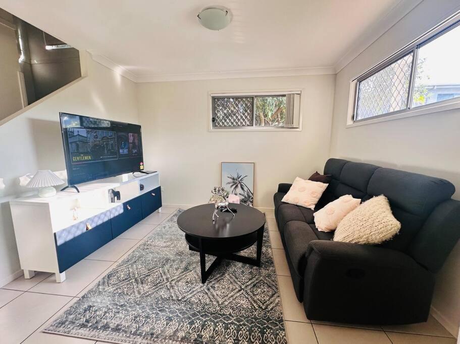 Calm Hideaway - Townhouse with Pool Access & Garage - B&B North Lakes