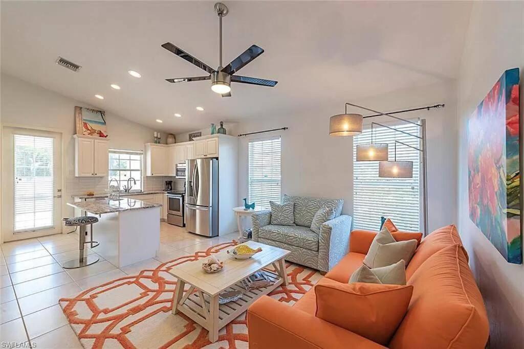 Discreet Retreat, Modern home With Private BackYard - B&B Bonita Springs