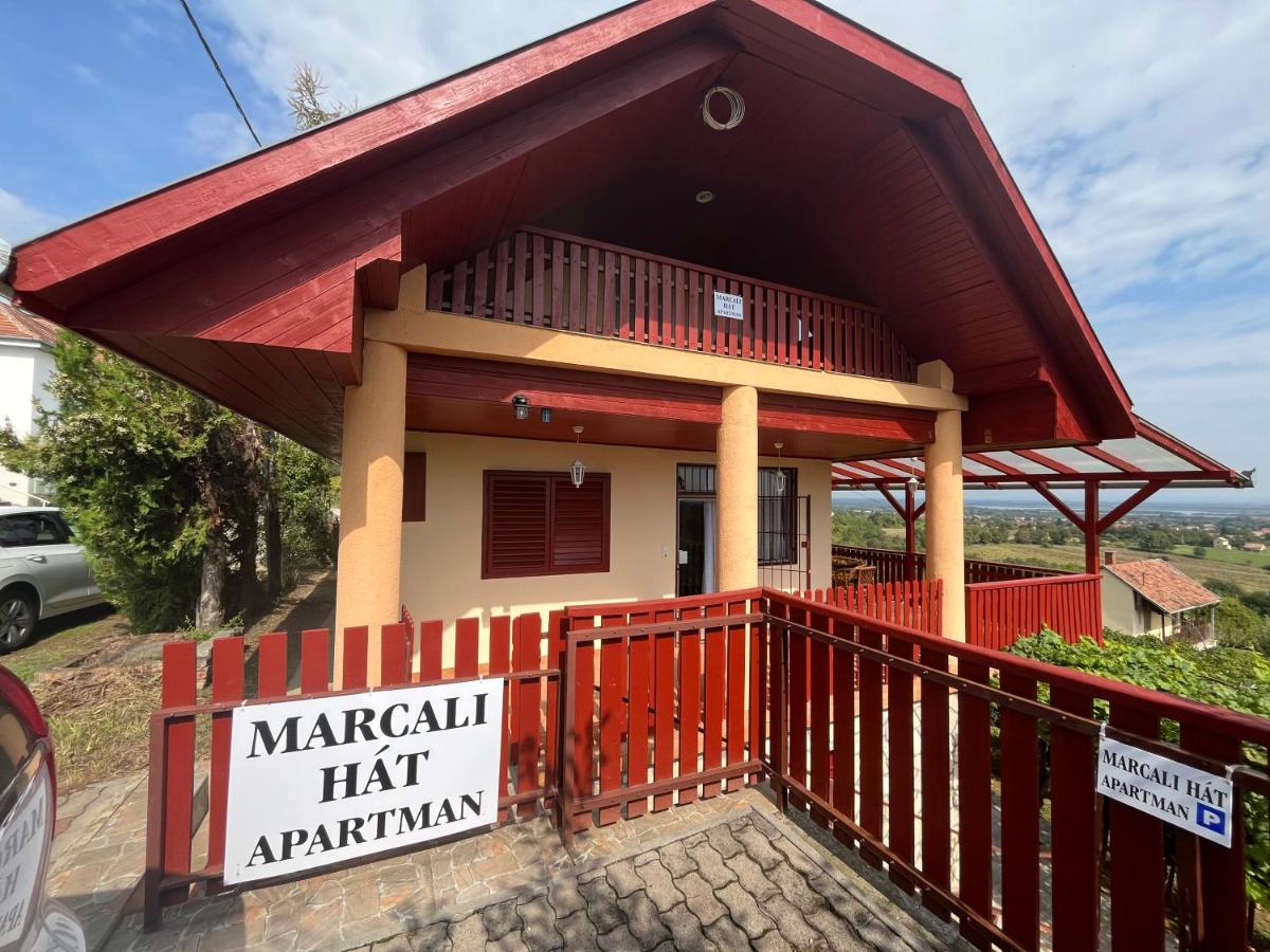 Marcali Hát Apartman - B&B Marcali