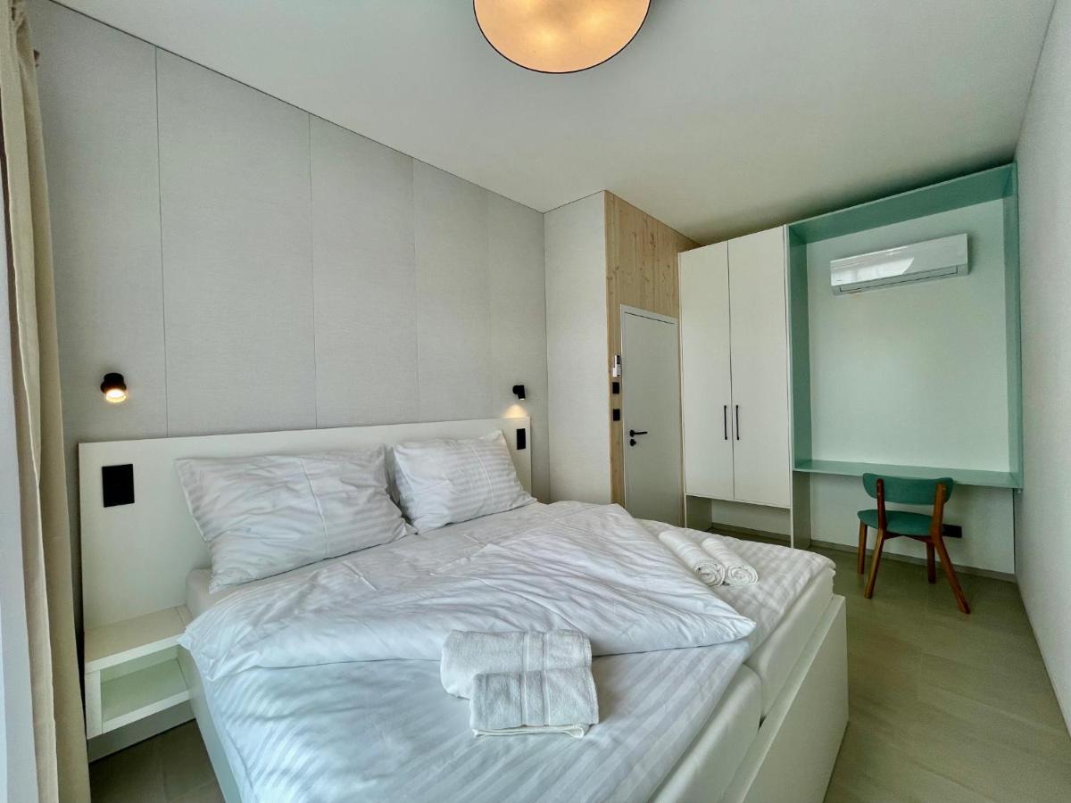 Three-Bedroom Apartment with Lake View