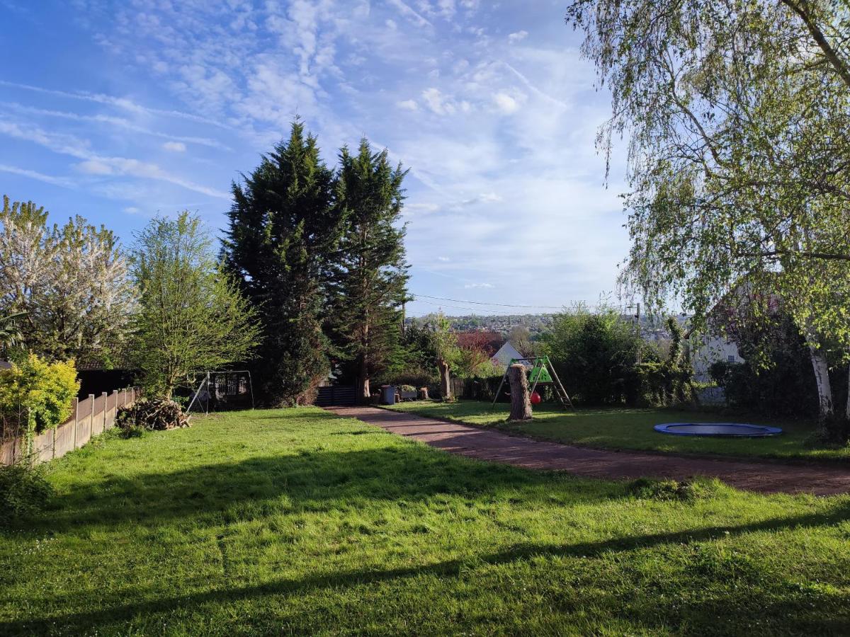 Petite maison avec jardin, Disney 15 min, Paris 25 min - Bed and Breakfast