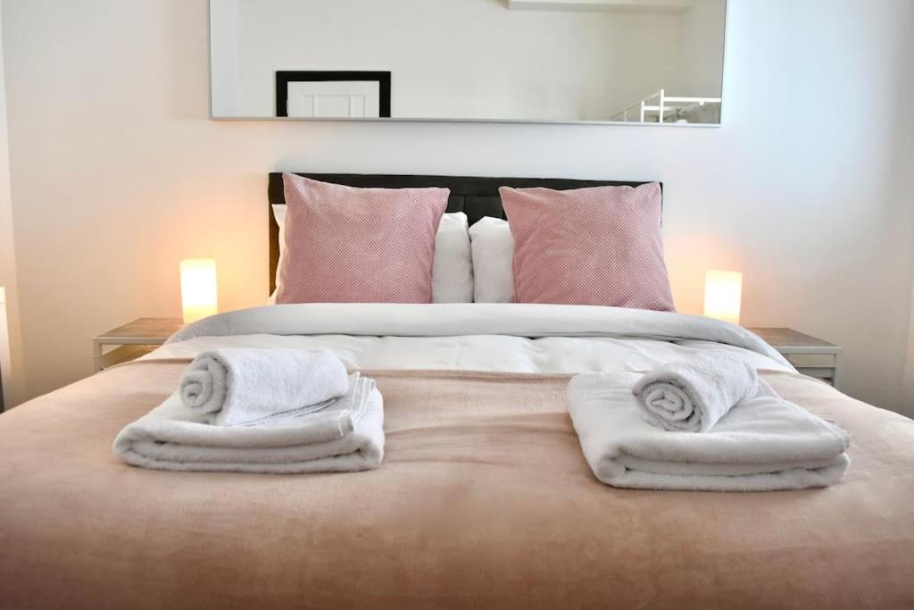 The Copperfield Apartment - Broadstairs Central - By Goldex Coastal Breaks - Bed and Breakfast