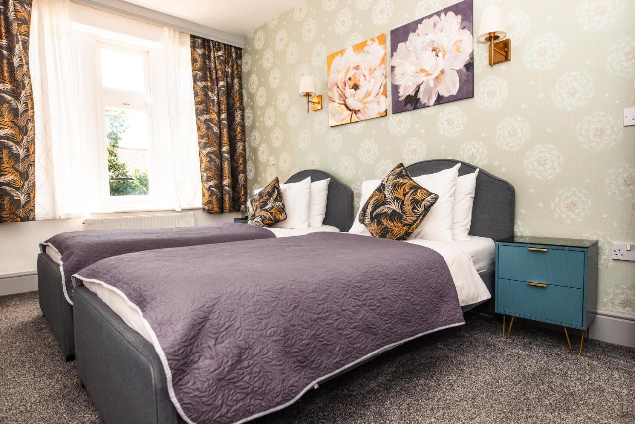 Twin Room with Private Bathroom