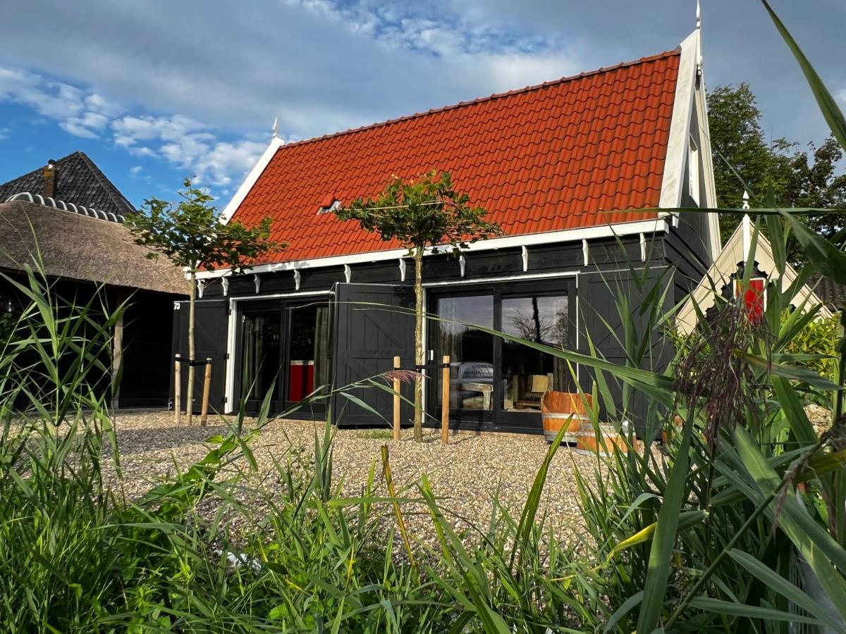 Luxury private farmhouse cottage near Amsterdam plus home cinema - B&B