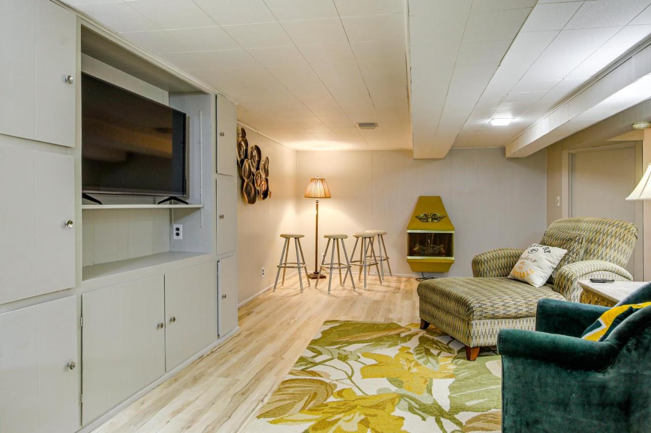 < 1 Mi to Lambeau Field: Green Bay Home w/ Grill! - Chambres d'hôtes Green Bay