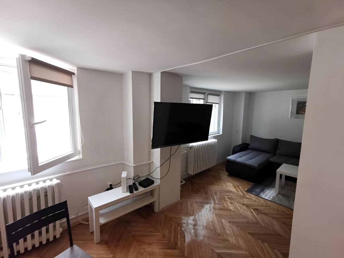 Nov apartman u mirnoj ulici u centru Beograda - B&B