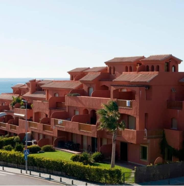 Three-Bedroom Deluxe Apartment