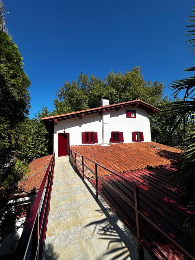 Ático de 2 habitaciones con parking privado, Irún - Bed and Breakfast