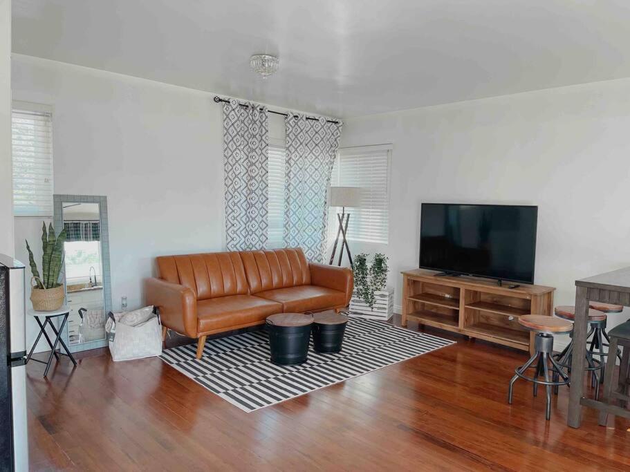Cozy Guesthouse in Central OC - B&B