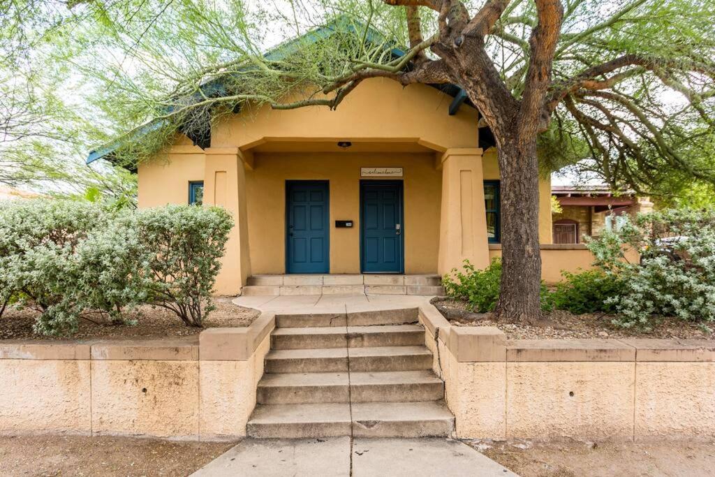 Happy Cactus Walkable 2BR by UofA and Parking - B&B Tucson