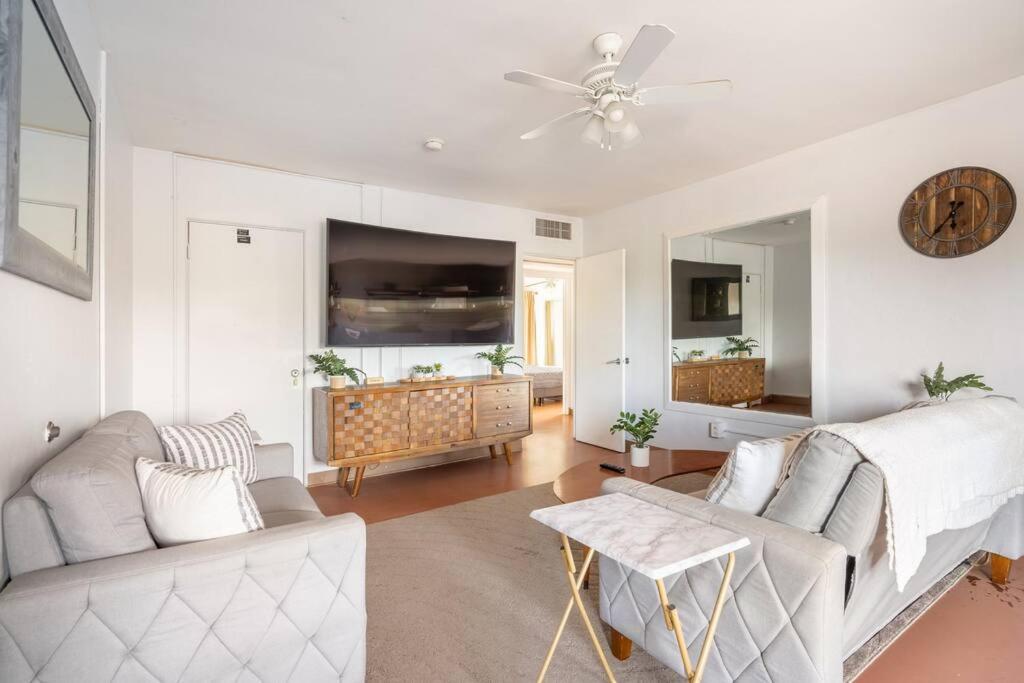 Bright & Airy Near UofA, 2 Min to Banner - Ferienwohnung