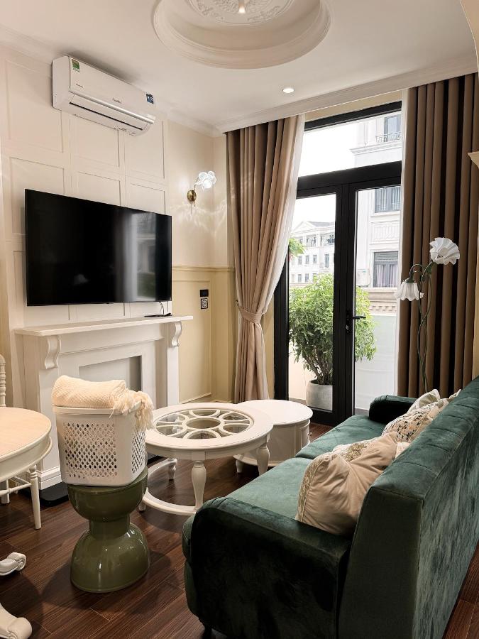 High Ser-Apt -Warmly & Spacious- Peaceful- Bathtub- Greenview- Nearly bus stop- 30mins by car to HanoiOldQuater - Vinhomes OceanPark - Bed and Breakfast
