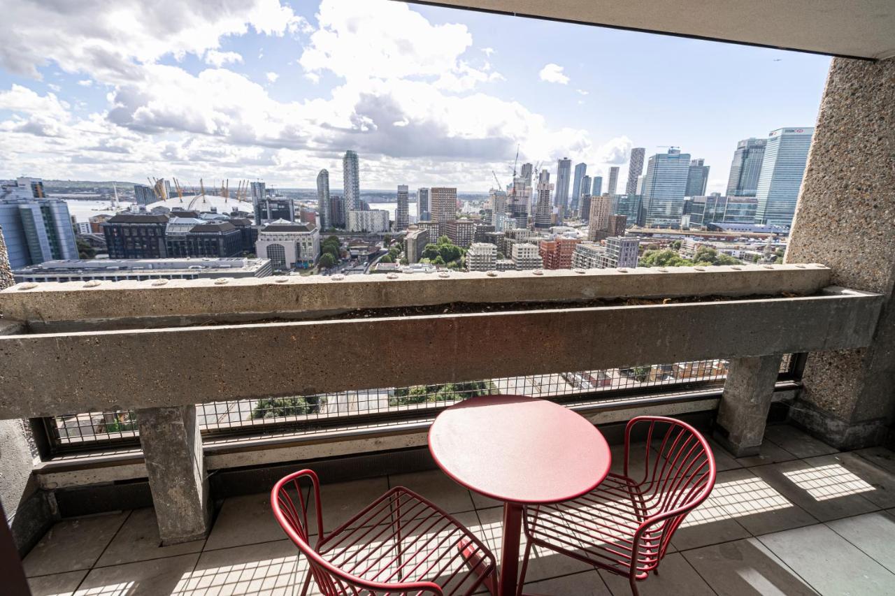 Four-Bedroom Apartment with Balcony