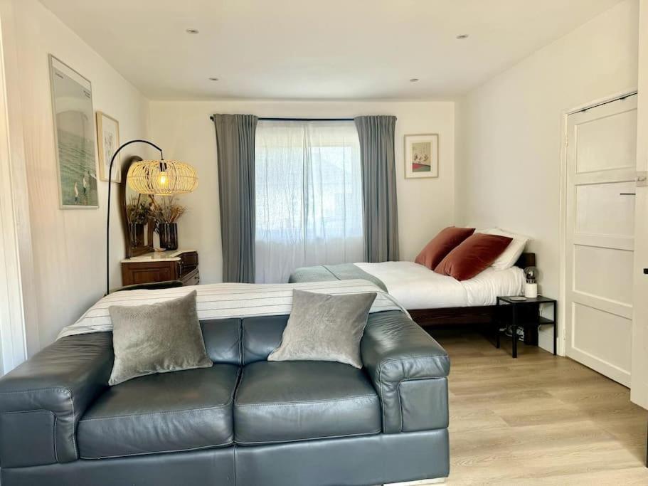 Beachside Studio With Courtyard - B&B