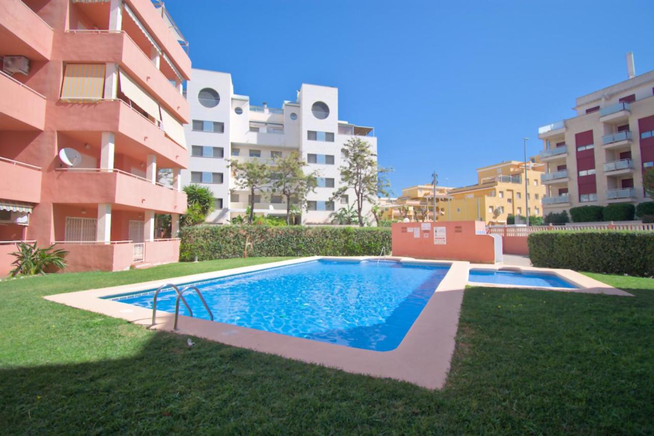 Apartment with Pool View