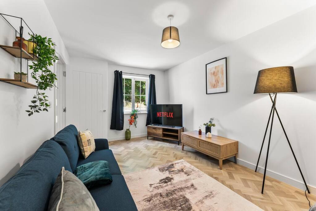Large and Stylish Abode in Nottingham - Sleeps 15 - B&B
