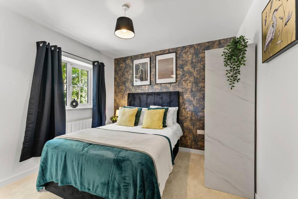 Large and Stylish Abode in Nottingham - Sleeps 15 - B&B
