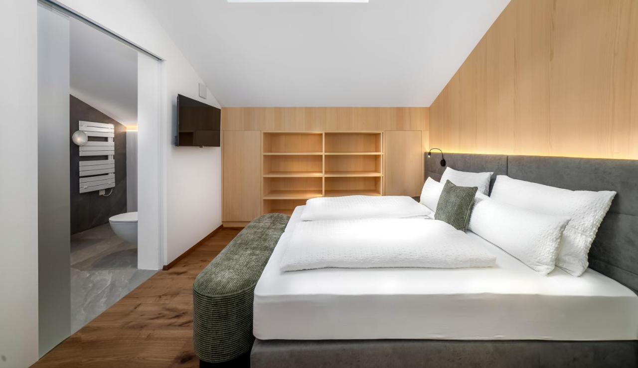 Two-Bedroom Deluxe Apartment with Balcony