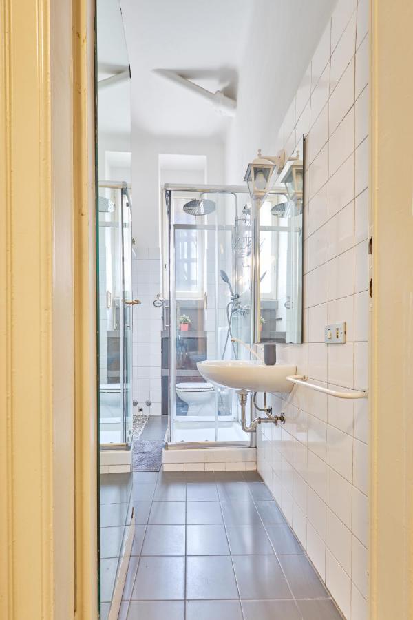 Classic Commenda - Porta Romana - 150 meters from Mangiagalli - B&B Milan