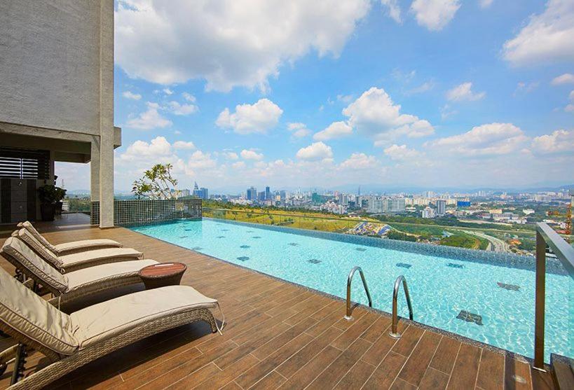 Sky Pool Luxury Suite - B&B Kuala Lumpur