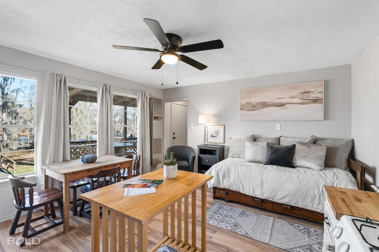 Southern Pearl- Waterfront W Canoes & Kayaks - Bed and Breakfast