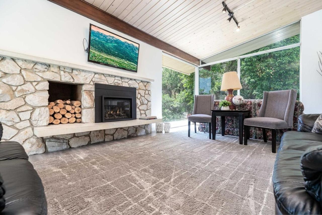 Mountain Setting, Near Trails! - B&B
