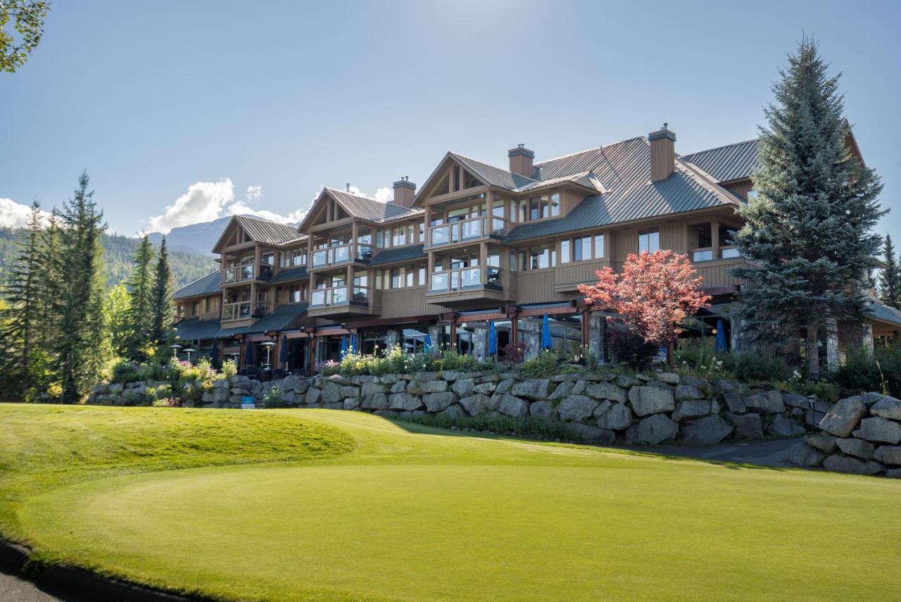 2BR in Nicklaus North Clubhouse, Lake and Mountain Views, Gas Fireplace, Parking - Chambres d'hôtes Whistler