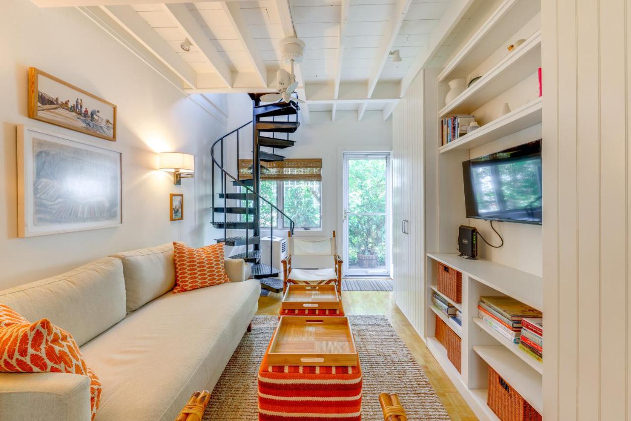 Steps to Beach Stylish and Lofted Provincetown Gem - B&B