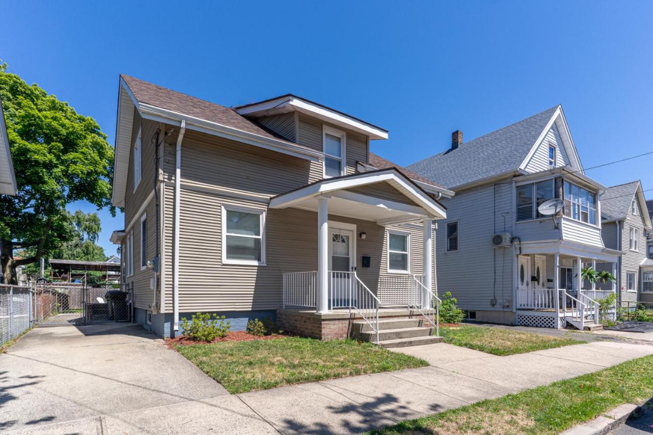 UNH Home Base 10 minutes from beach - B&B West Haven