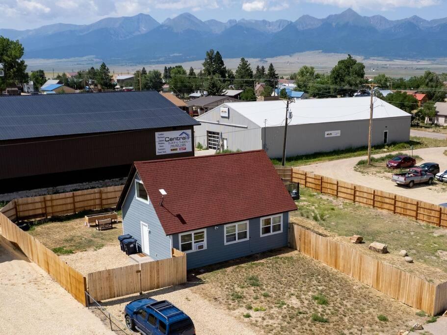 Cozy Wet Mountain Valley Cottage - B&B