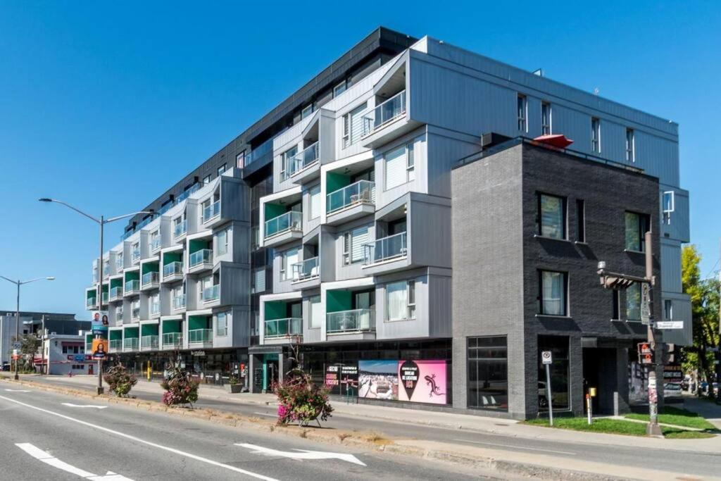 Saphir, Spacious 2-bedroom apartment, City center, Free parking - Bed and Breakfast Québec