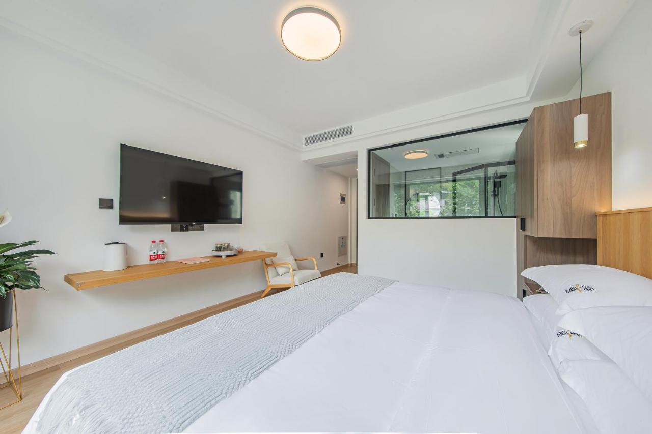 Queen Room with Balcony